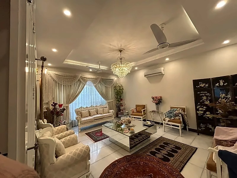 Drawing room in the D-12/4 rental house; furniture shown is not included in the unfurnished offer
